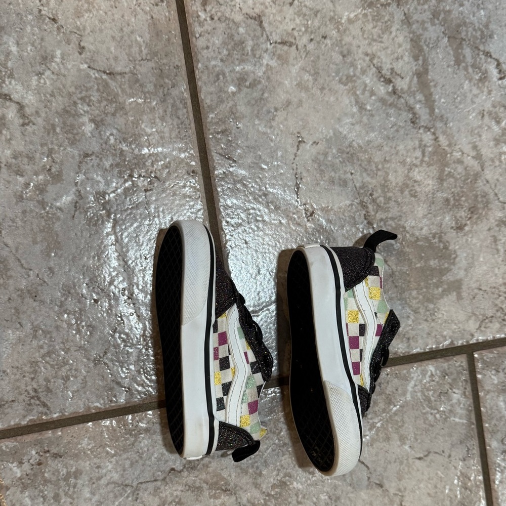 Girl Size 5 Vans old school